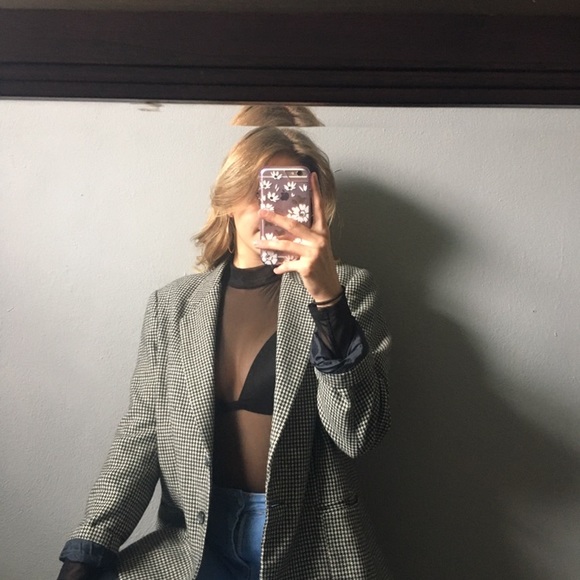 Size 12 but fits well on me! I’m a size 2-4 - Picture 1 of 3